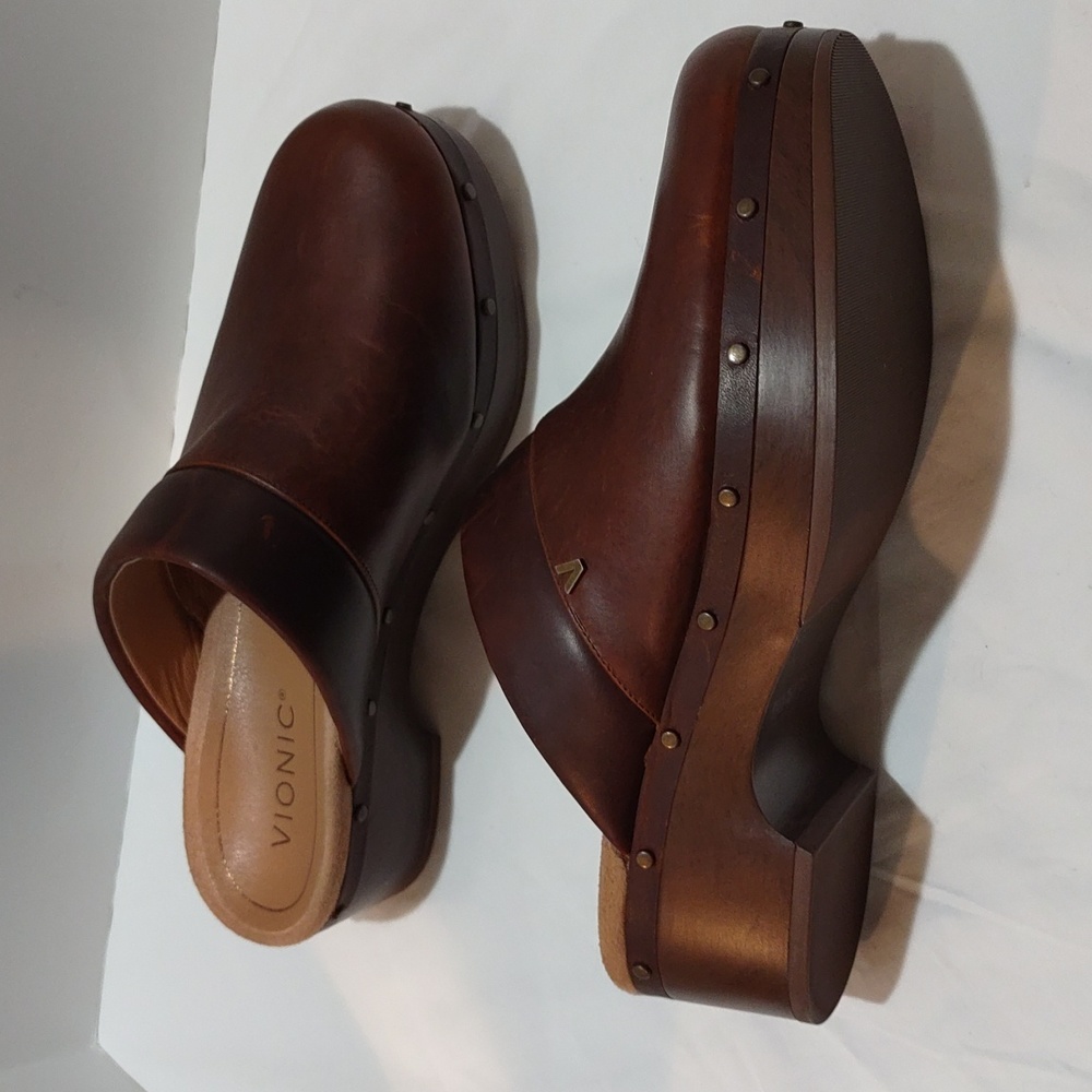 Vionic Kacie Brown Leather Studded Slip on Clogs Size 8 Women's